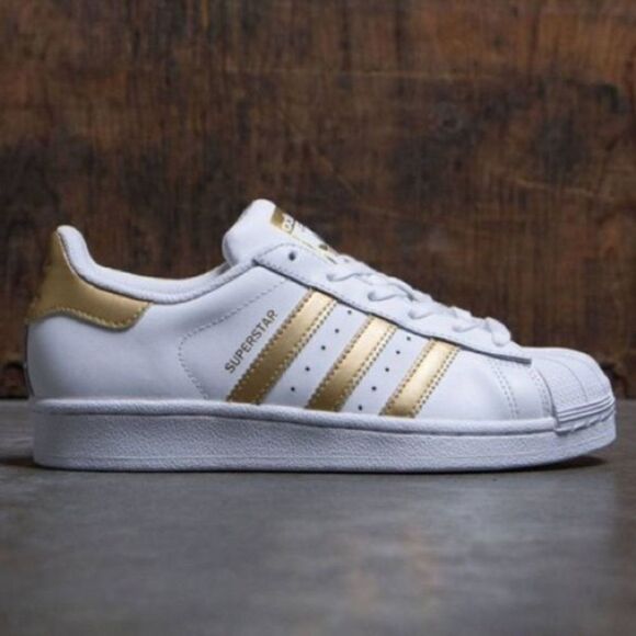 Women’s Adidas Superstar Cyber Metallic A17 - Picture 1 of 9
